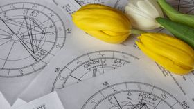 Luna Nouă din martie 2024 aduce surprize pentru aceste zodii! Cine va avea noroc la bani?